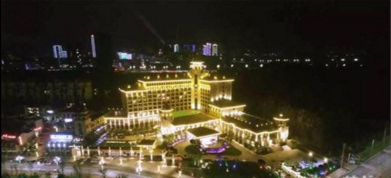 Chishui  Jinqian Jiahua International Hotel מראה חיצוני תמונה